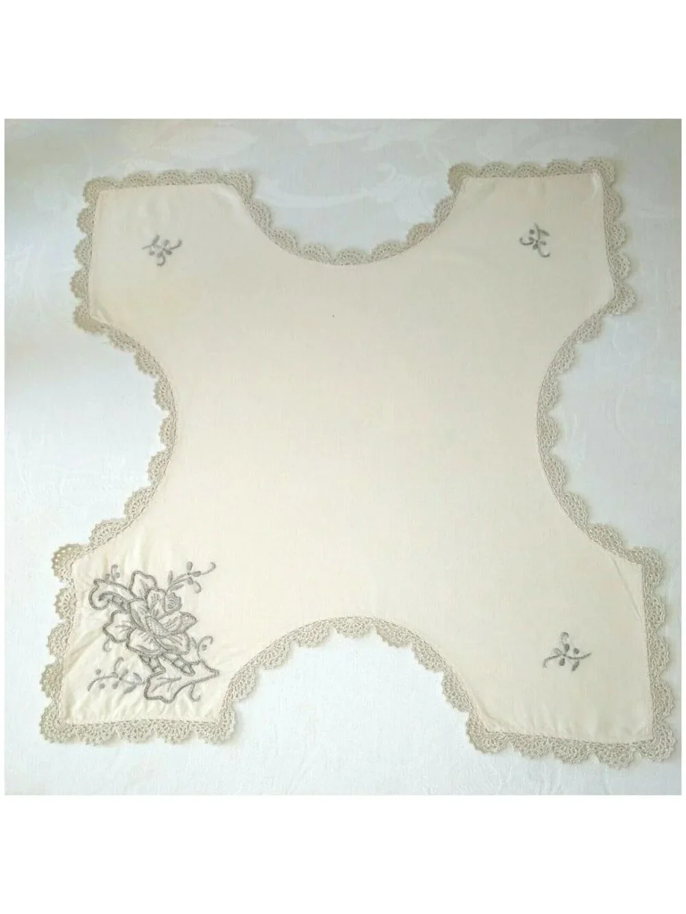 Vintage Floral Embroidered Doily Basket Liner ECRU Tone on Tone 16 x 16 87 CL